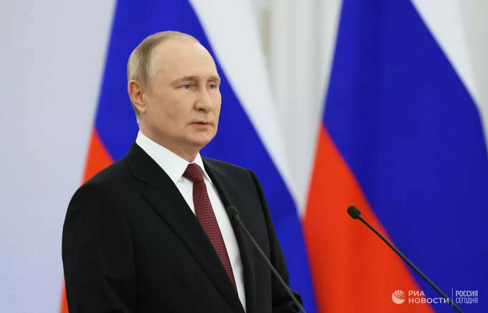 Путин бюджет өлкәһендә эшләгәндәрҙең хеҙмәт хаҡын арттырырға ҡушҡан