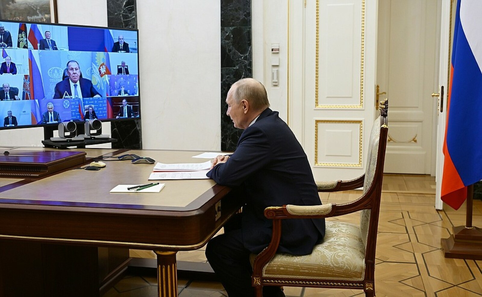 Путин Именлек советының кәңәшмәһен үткәргән