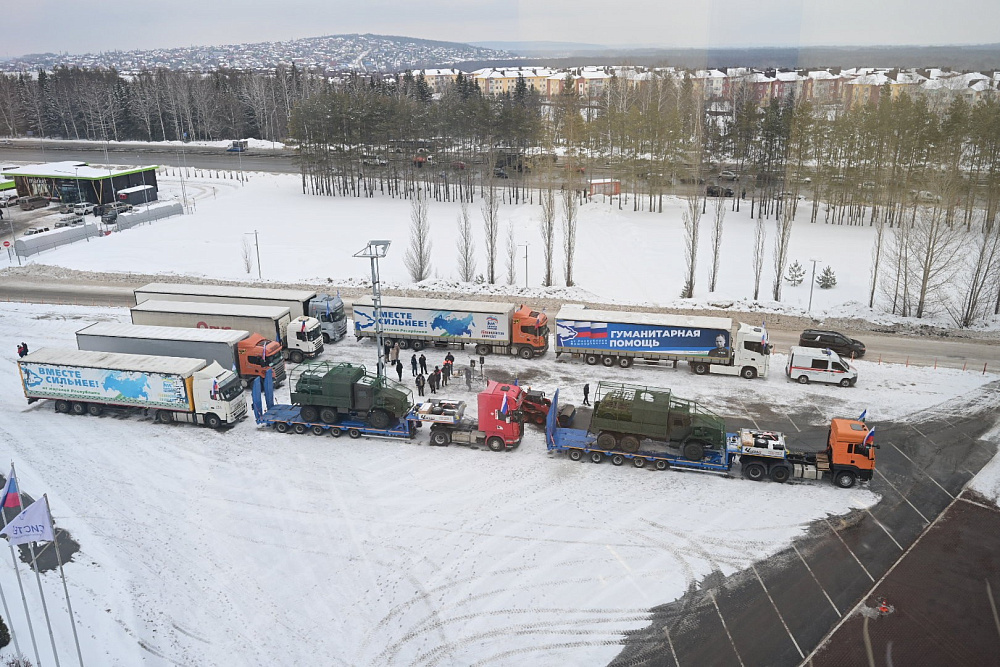 Денис Мантуров и Радий Хабиров приняли участие в отправке колонны с гуманитарной