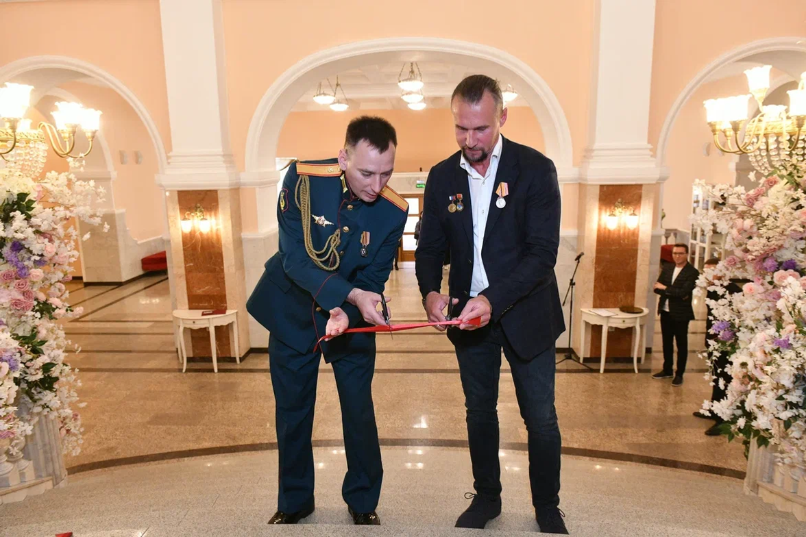 Художник Юрий Сивачев рассказал в Уфе, как пишет портреты под прицелом вражеских