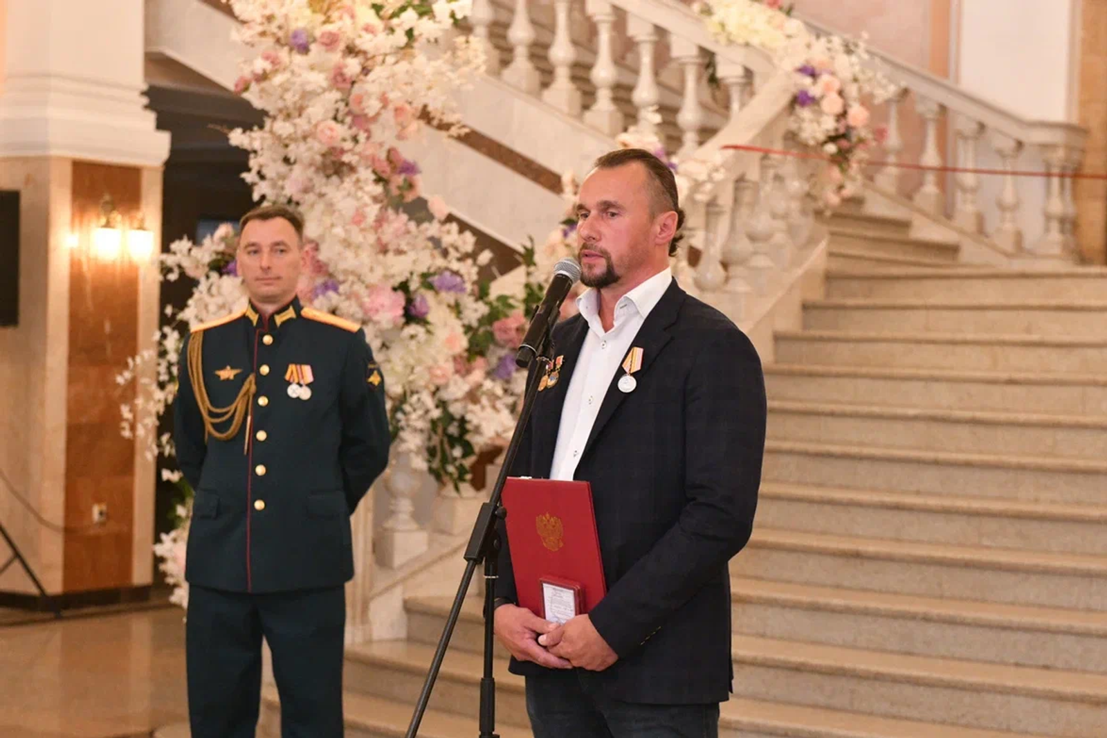 Художник Юрий Сивачев рассказал в Уфе, как пишет портреты под прицелом вражеских