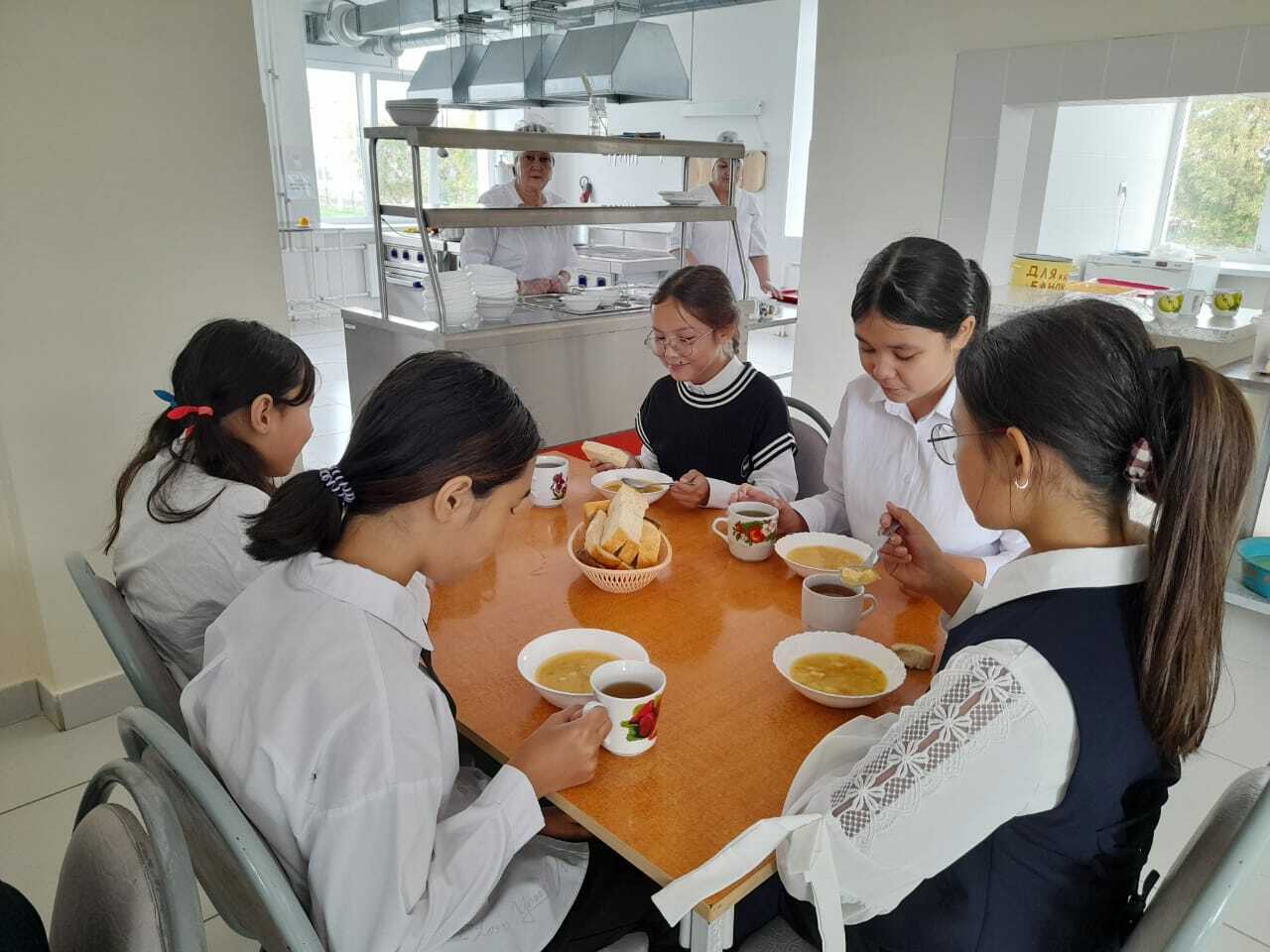 Дәүләт мәктәбе ашханаһында хәлдәр нисек?