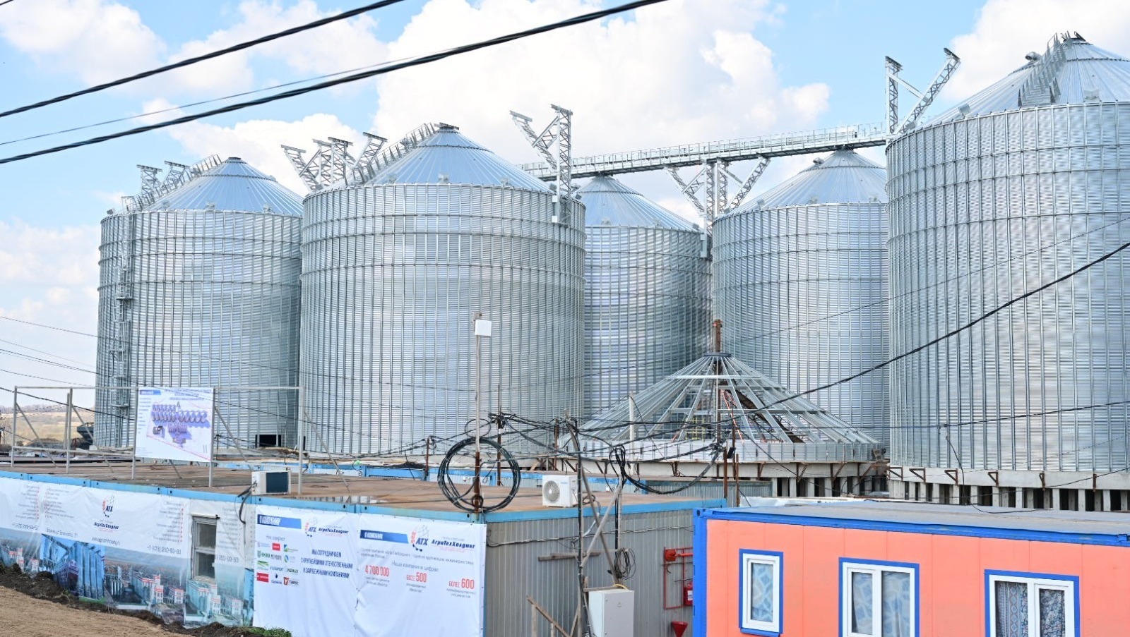 Уңыш элеваторға һалынды