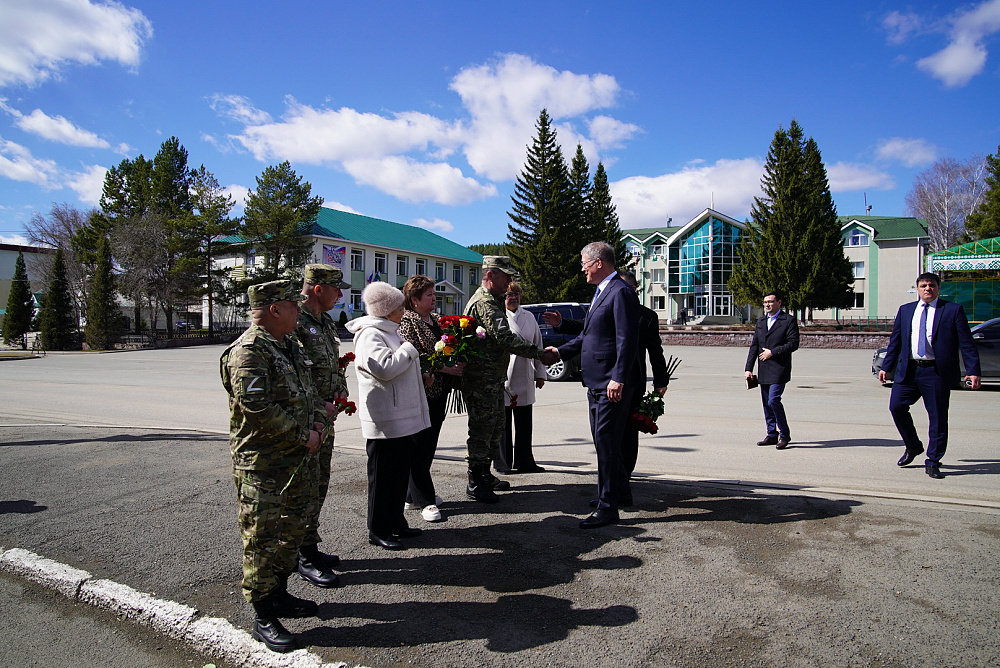 Ради Хабиров передал ордена генерала Шаймуратова семьям погибших участников СВО