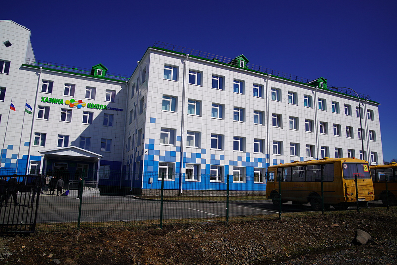 Радий Хабиров посетил новую полилингвальную школу «Хазина» в селе Аскарово