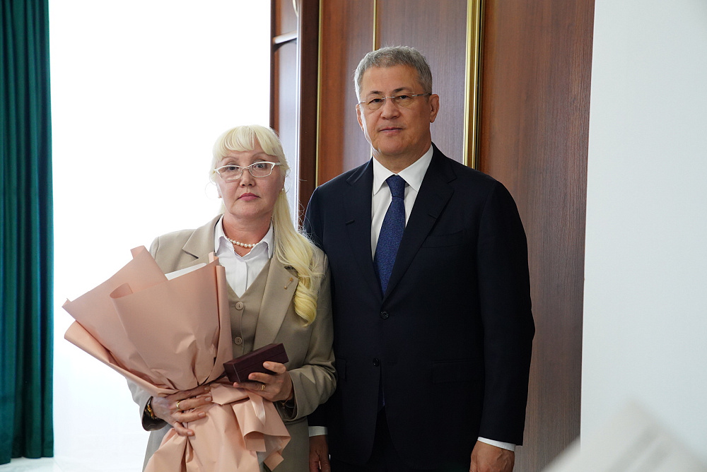 Ради Хабиров передал ордена генерала Шаймуратова семьям погибших участников СВО