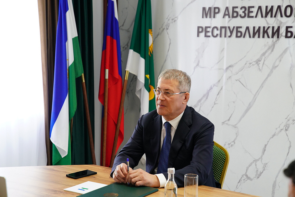 Р. Хабиров встретился с главами районов Зауралья и предпринимателями Абзелила