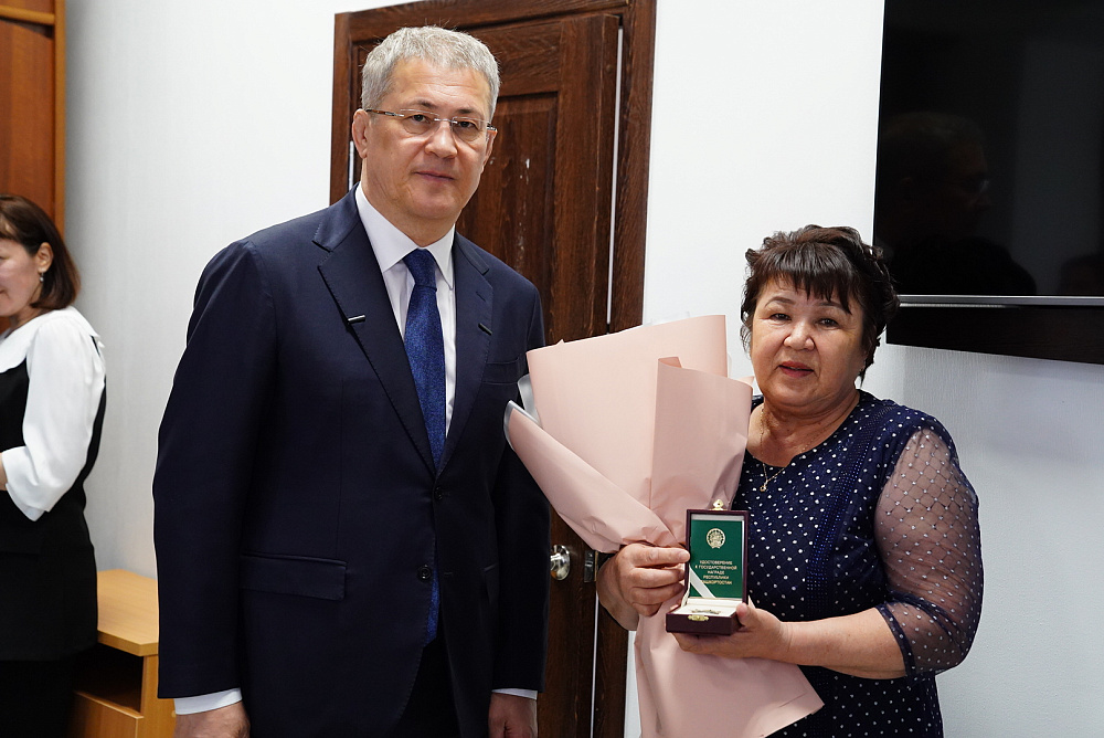 Ради Хабиров передал ордена генерала Шаймуратова семьям погибших участников СВО