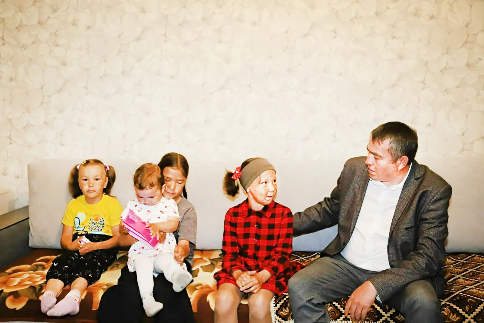 Изгелек ерҙә ятып ҡалмай