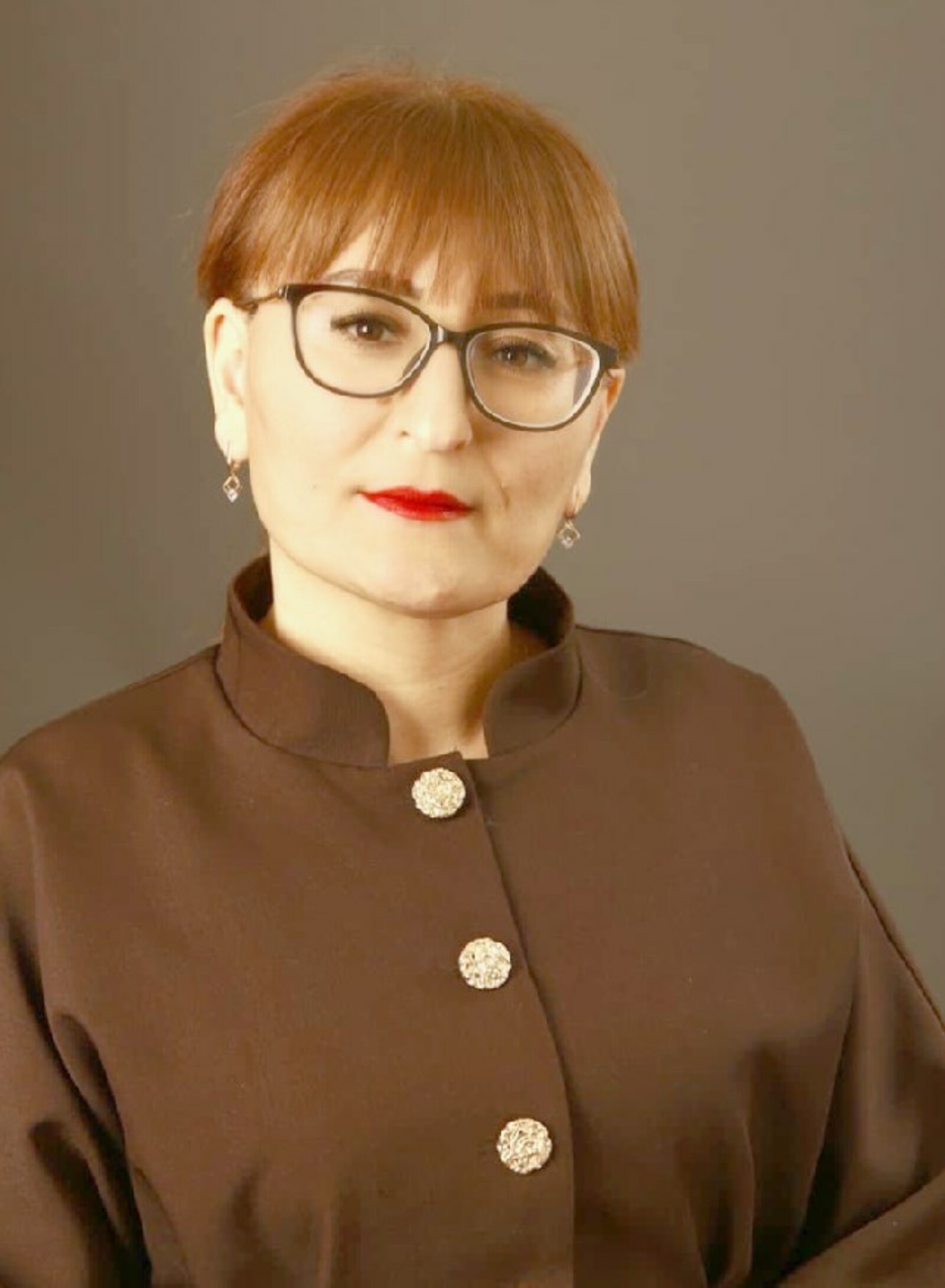 Яугир ҡатыны, әсәй, етәксе