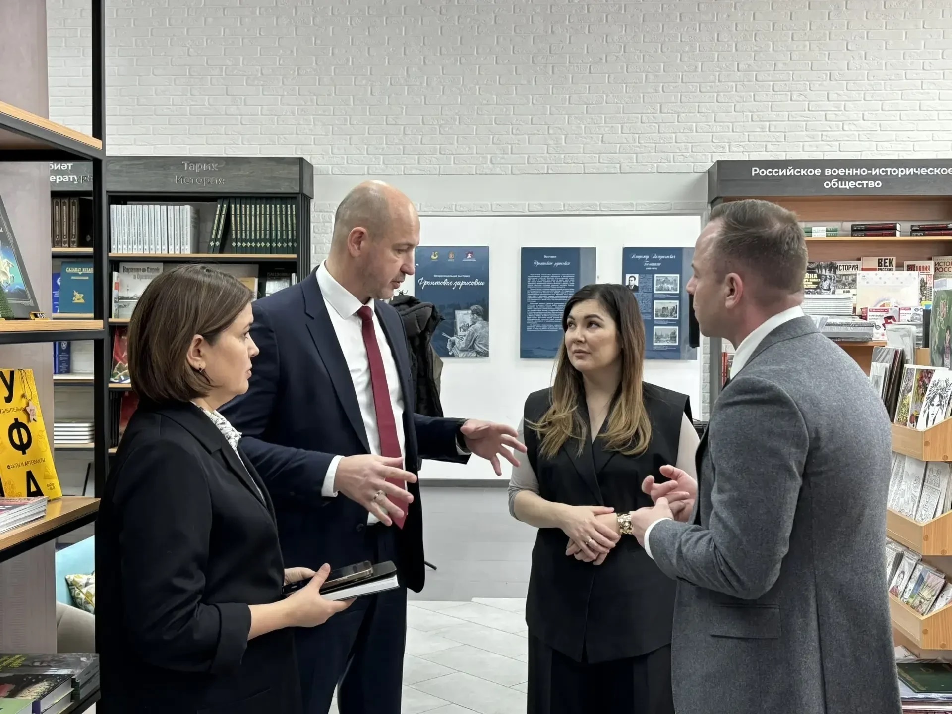 Зампредседателя Правительства Челябинской области посетил магазин "Китап"