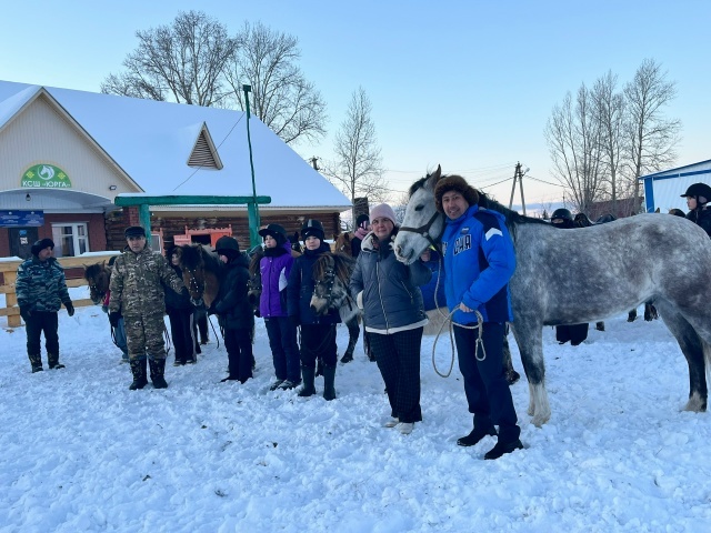 Ат йылында бүләккә ат!