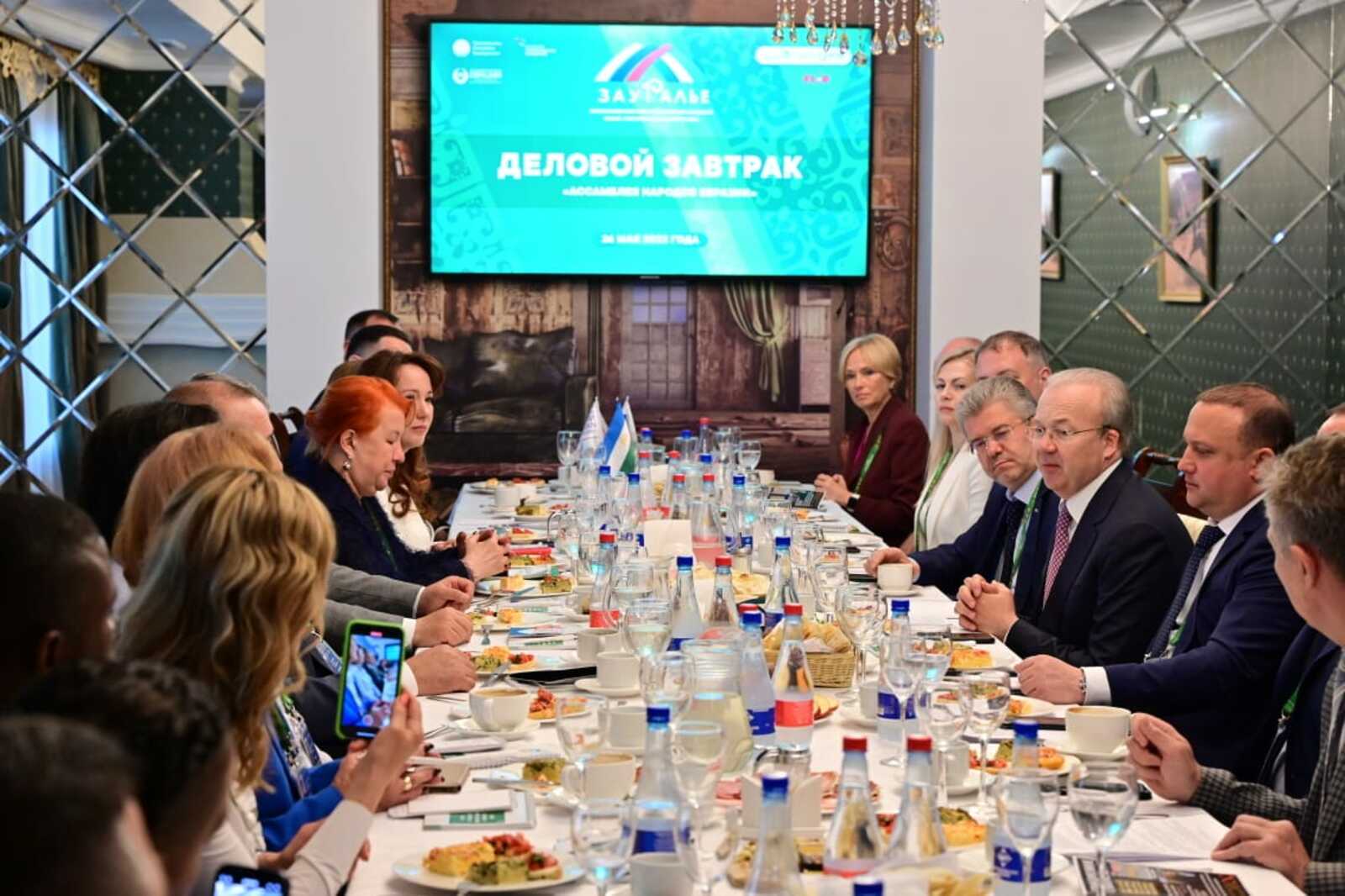 «Урал аръяғы-2023 " инвестиция һабантуйы сиктәрендә Евразия халыҡтары Ассамблеяһының БР вәкиллегенең бизнес-иртәнге ашы үтте