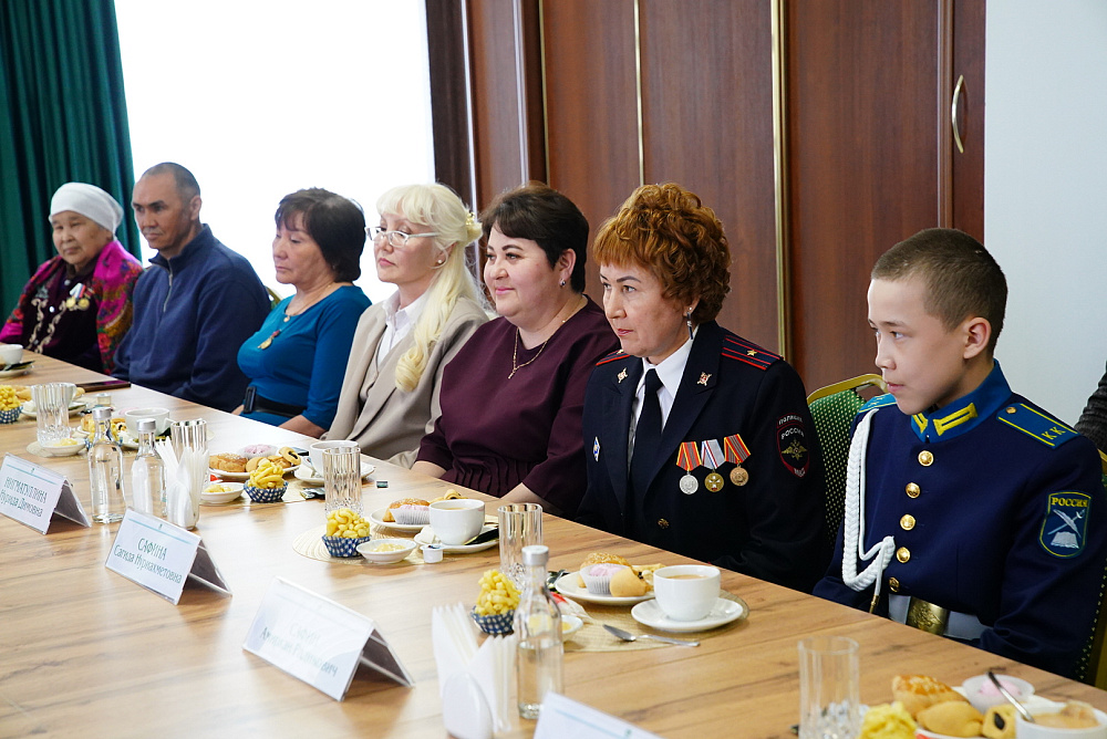 Ради Хабиров передал ордена генерала Шаймуратова семьям погибших участников СВО