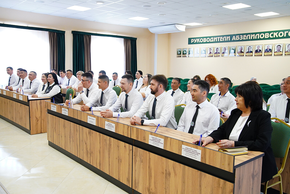Р. Хабиров встретился с главами районов Зауралья и предпринимателями Абзелила