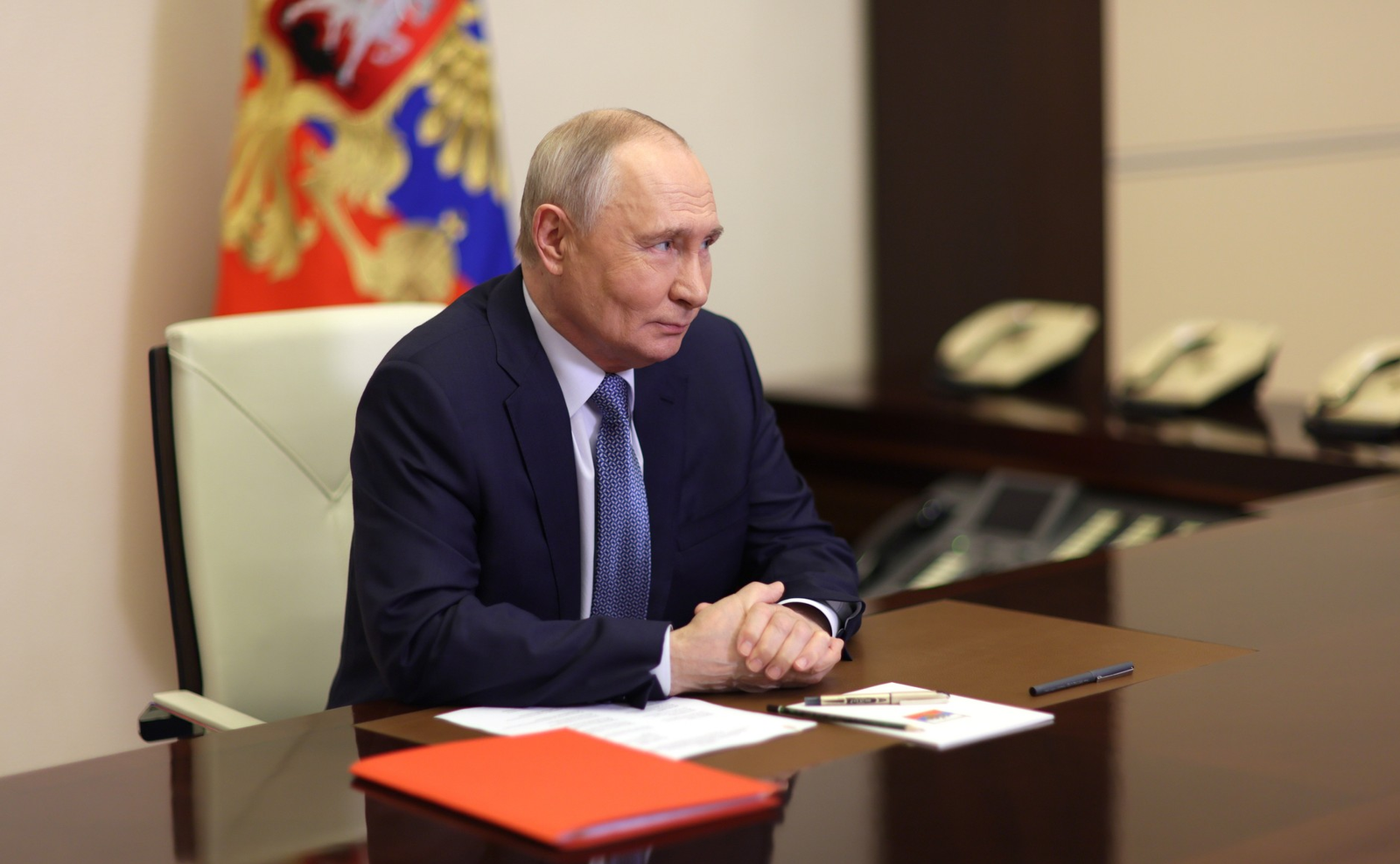 Владимир Путин хәрби округта ҡатнашыусыларҙы хуплаған закондарға ҡул ҡуйҙы